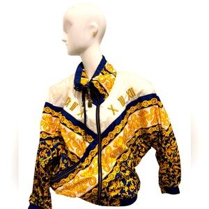 Barque × Gold Chain × Luxury
Vintage 90's Baroque Gold Chain